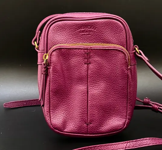 AMERICAN LEATHER Co. Burgundy Pebbled Leather Cleveland Crossbody Bag in Grape Purple