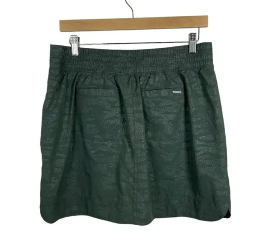 Orvis  Women’s Embossed Pull-On Travel Skort in Green Size M