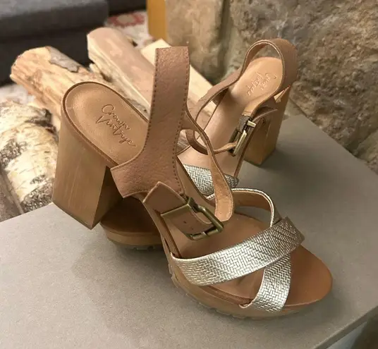 Sandals Chic Tan and Cream Platform Sandals by Crown Vintage 11 M—clean!
