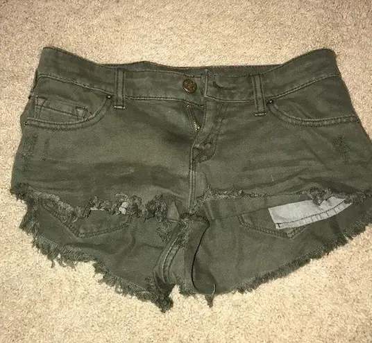 Urban Outfitters BDG low rise Dolphin shorts size 26 olive green