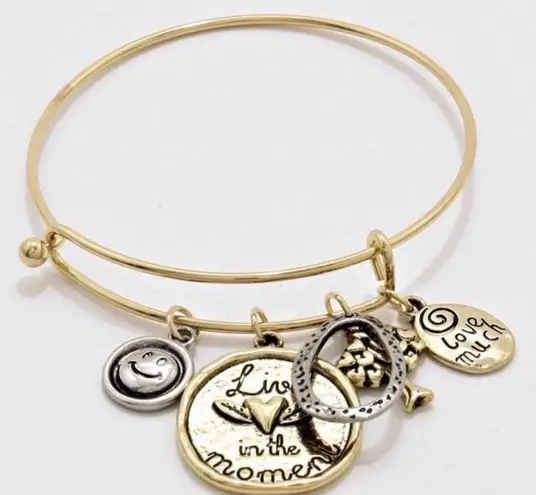 New Womens Boutique Live in the Moment Moxed Media Gold Hook Bracelet