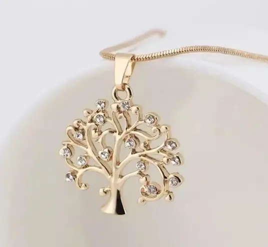 Boutique Tree of Life Pendant Delicate Snake Bone Chain Crystal Round Pendant Necklace