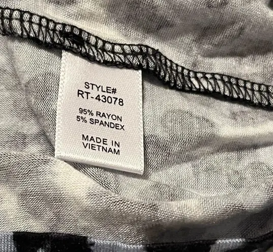 Zenana Outfitters Womens Size Medium Black Grey Gray Leopard Cheetah Animal Print Top Shirt