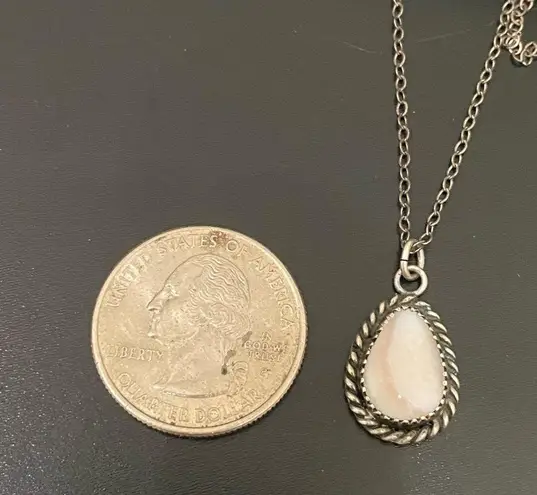 Vintage Native American Sterling Silver Mother Of Pearl Teardrop Pendant Necklac