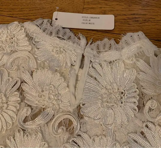 INA Floral Appliqué Top in white size M