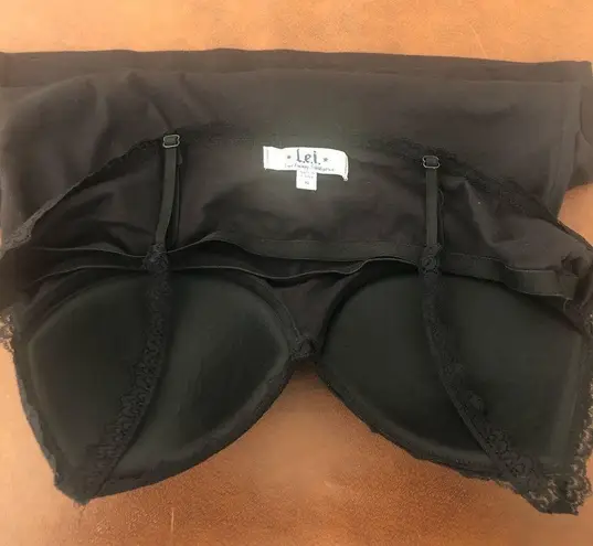 🆕 Black Camisole with lace trim & built