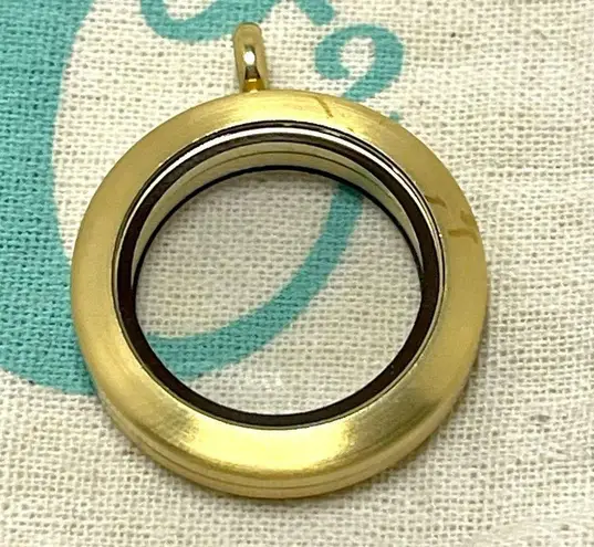 Origami Owl Medium 18k Gold Plated Living Locket