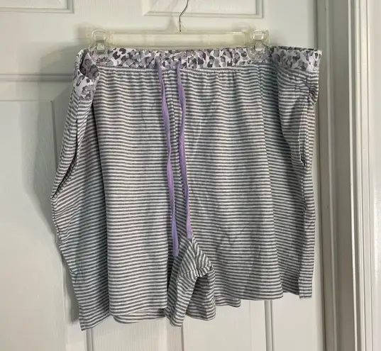 Carole Hochman  grey & white striped print casual lounge shorts, size XXL plus