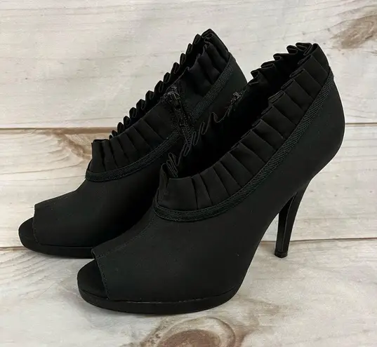 Nina Shoes Black Fabric 4 1/2” Heels Ruffles Zippers Dress Bootie Pumps Size 8M