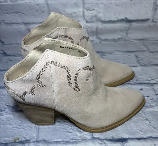 dolce vita Sola Western Bootie DV FOOTWEAR dune suede womens size 7.5