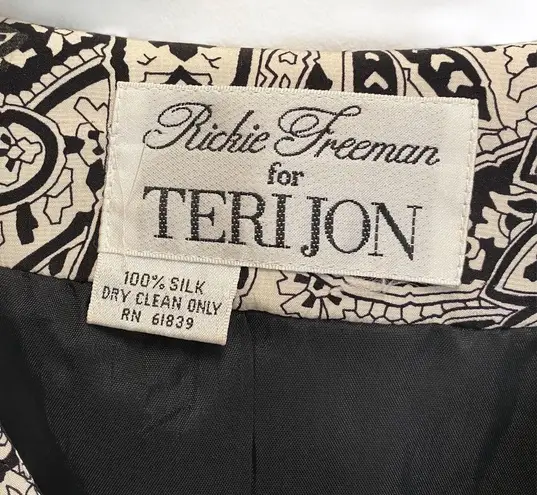 RICKIE FREEMAN TERI JON 100% Silk Button Jacket Size undefined