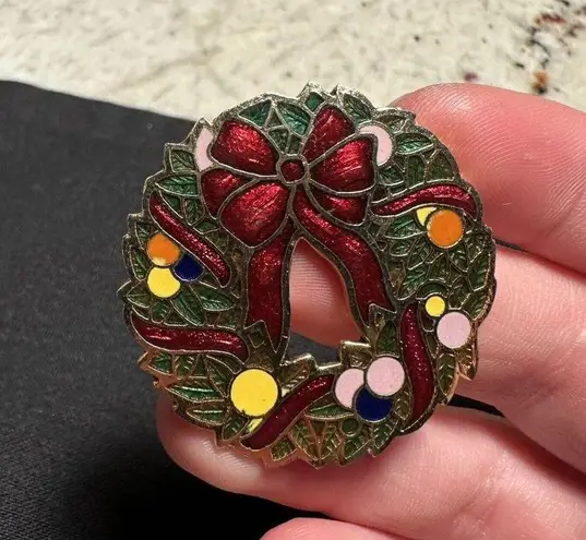Signed Centennia 1979 Enamel Wreath Christmas Holiday Gold Tone Brooch Pin