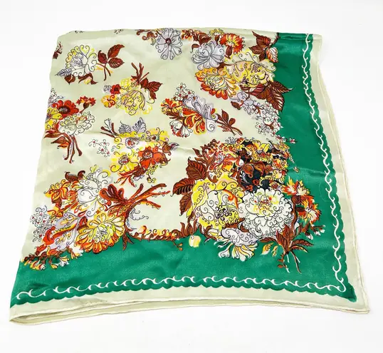Baar & Beards Top Hit Vintage Made in Japan Hand Rolled Pure Silk Floral Scarf Green