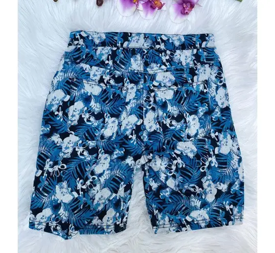 Hue NWT Rainforest Print Bermuda Shorts