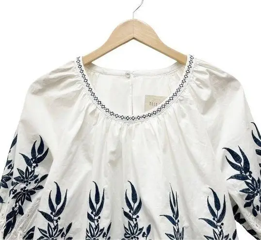 Moon River Embroidered Eyelet Scalloped Hem Boho Top White & Blue Size Small