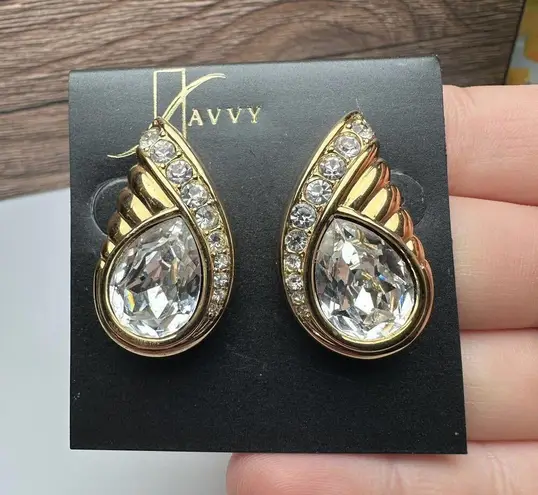 Savvy Swarovski Crystal Gold Tone Pierced Stud Earrings NWT Swan Signed