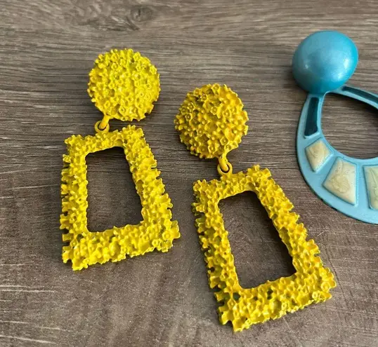 VINTAGE 80’s 90’s chunky dangle earrings painted eclectic festival unique retro Blue