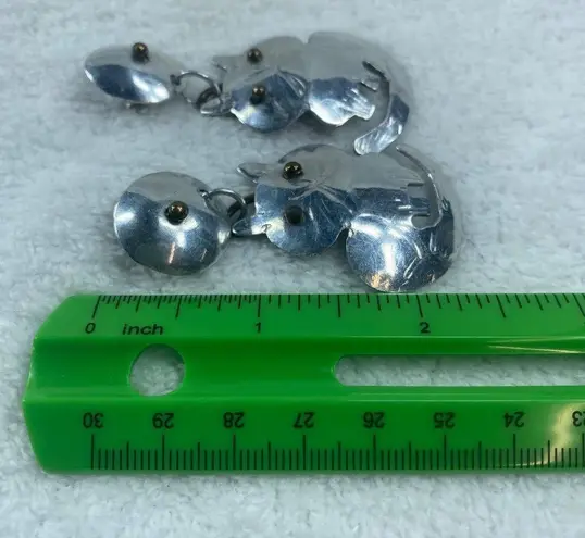 Cat Kitten Kitty Cat Silver Color Metal Pierced Earrings Dangle Wiggles