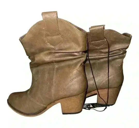 Charles Albert Womens Distressed Brown Cowboy Boots, Size 7