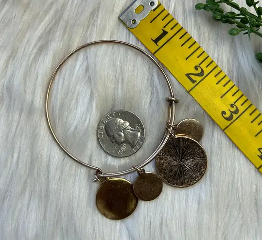 Love never fails bracelet