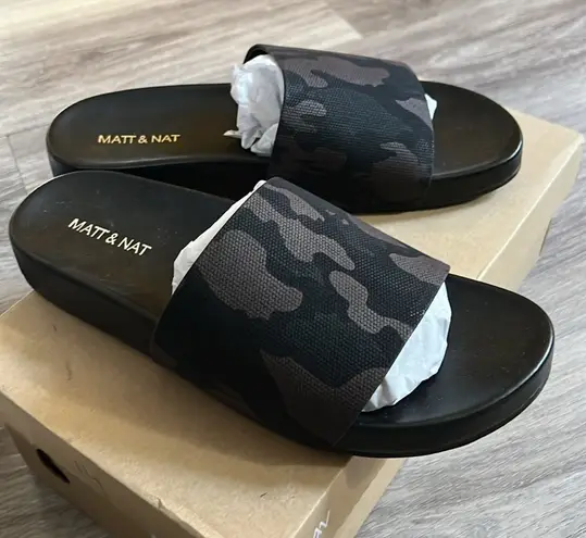 Matt & Nat Black Camo Slides Women’s Sandals Beach Casual Size 8