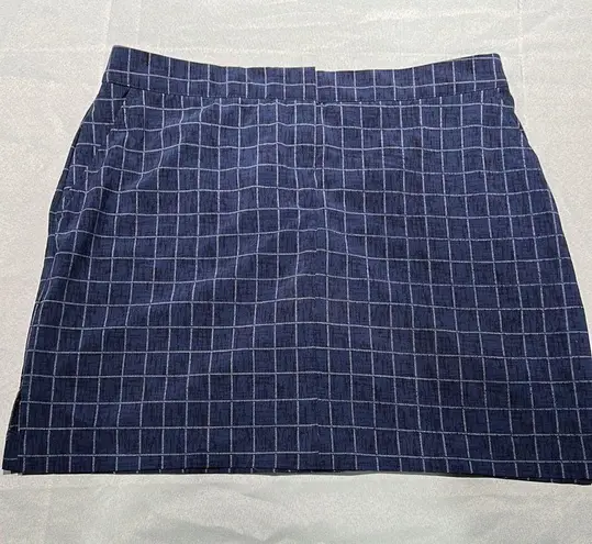 IZOD  Golf Plaid Skort NWT Size 10 C33