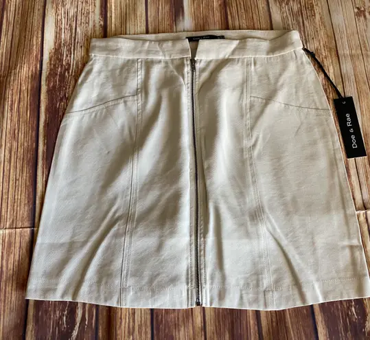 Doe & Rae Women’s Beige Front Zipper Skirt Sz Medium