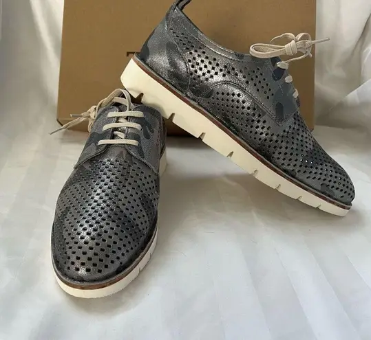 TRASK Lena metallic camouflage perforated boat athletic shoes 7M sneakers Size 7