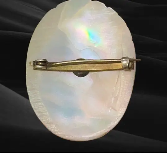 Vintage Iridescent Hand Carved Mother Of Pearl Brooch Gold
