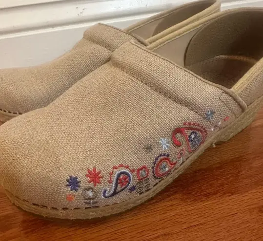 Dansko Professional Clogs sz 39 Embroidered Natural Shoes US 8.5/9 Jute Vegan