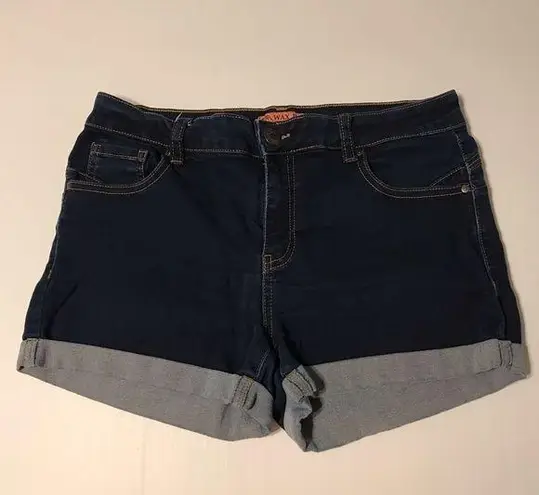 Stretch blue dark wash denim cuffed short size large