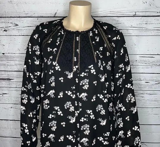 Kaari Blue NWT Size XL Black Floral Print Lace Trim Hidden Button Up Blouse