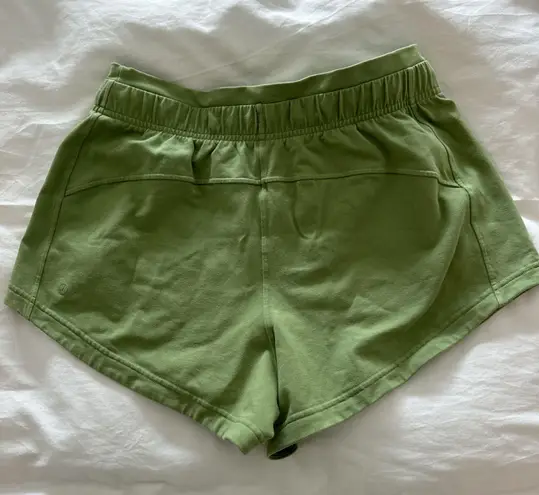 Lululemon Inner Glow Shorts 8 EUC Vista Green