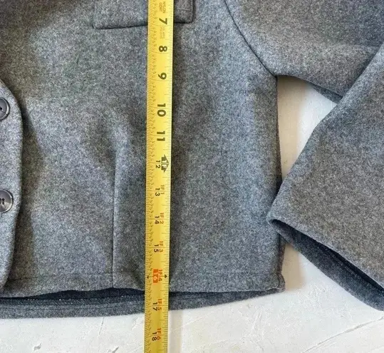 Korean crop flannel grey jacket size 4 made in Korea NWT Gray