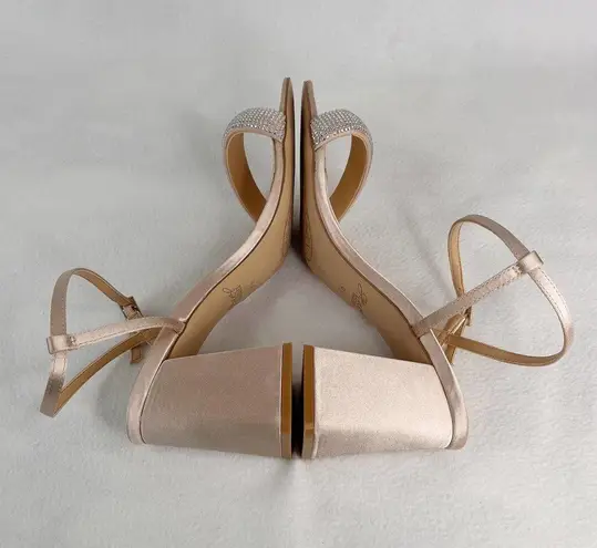 Badgley Mischka Jewel Earlene Block Heel Sandal 9.5 Champagne Satin Prom