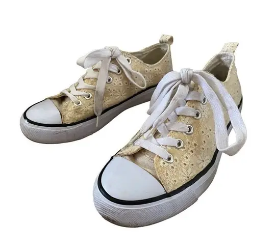 Twisted Low Top Sneakers Shoes Floral Cutout School Casual Sporty White Size 7