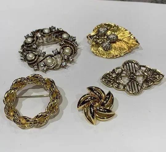 Monet Lot Of 5 Variety Of Vintage - Modern Brooch Pins Gold Tone 1  1 AAi