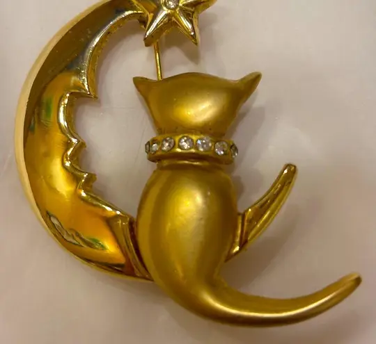 CAT AND MOON BROOCH WITH SMALL RHINESTONES GOLD TONED SHINY MOON MATTE CAT