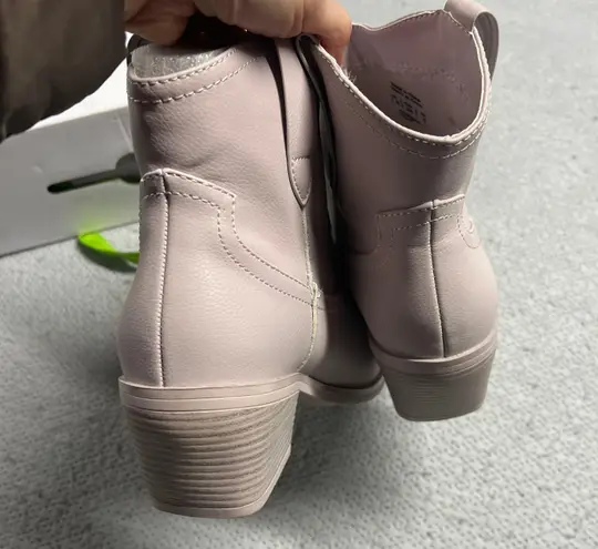 Call it spring Outlaw Western Rodeo Cowgirl Ankle Booties Boots Size 7.5 NIB