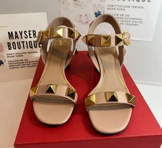 Valentino Garavani Valentino Roman Stud 60 Leather Sandal rose color AUTHENTIC NEW IN BOX
