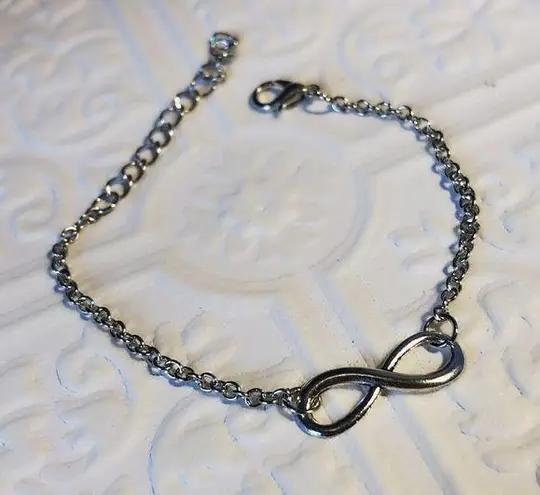 infinity New silver  bracelet adjustable