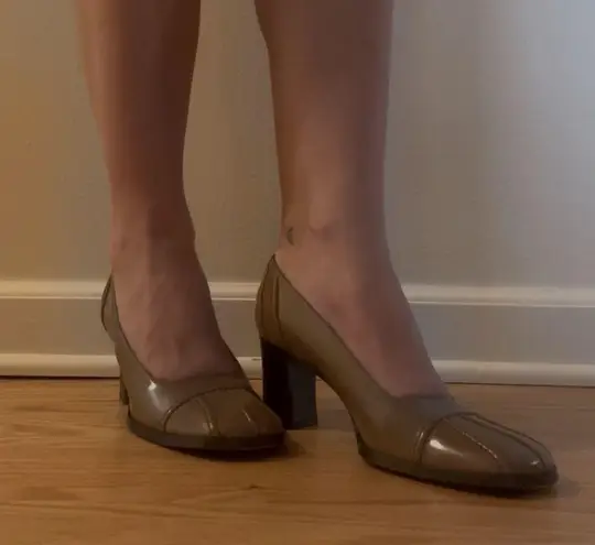 Bottega Veneta Elegant Brown Leather Heels - Vintage