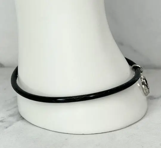 Lion Crest Charm Black Stretch Bracelet