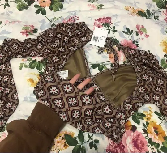 Forever 21 Long Sleeve Brown Floral Backless Top