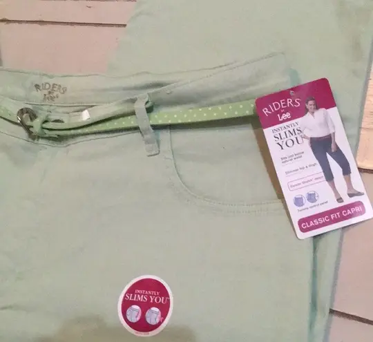 Riders By Lee Women’s 24W Stretch Classic Fit Capris Spring Mint