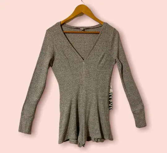 HYFVE Womens Sweater Romper Gray Medium V-neckline Short Snaps Long Sleeves NWT