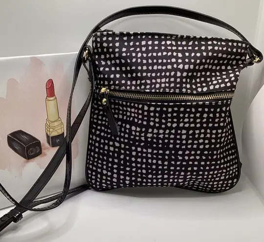 Cross body purse. New. Black and white pattern