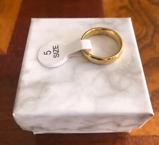 Ladies 18kt solid yellow gold 4mm classic dome wedding band NWT 5