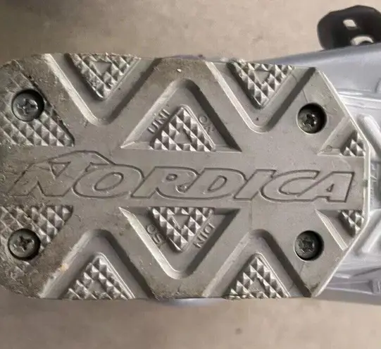 Nordica 10W Easy Move Skiing Ski Boots Women’s Sz 9/9.5 US Size Silver Gray Blue