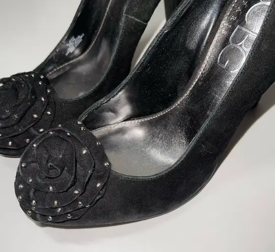 BCBG Paris Black Studded Rose Applique Stiletto Heels Size 6